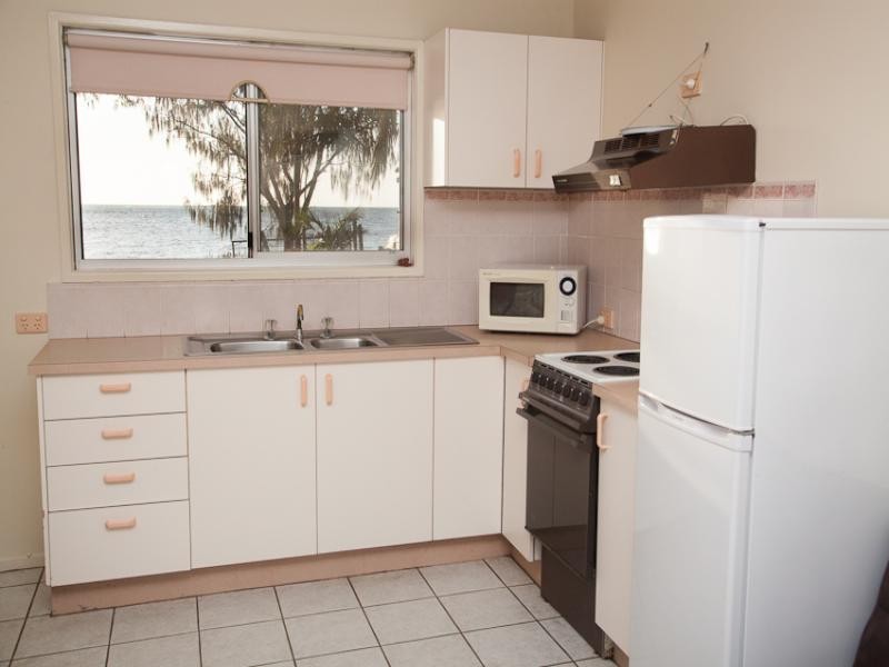 2 Birch Street, Amity Point QLD 4183