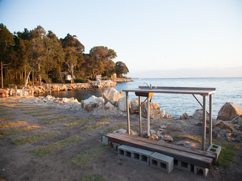 2 Birch Street, Amity Point QLD 4183