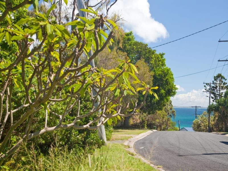 16 Yarrong Road, Point Lookout QLD 4183