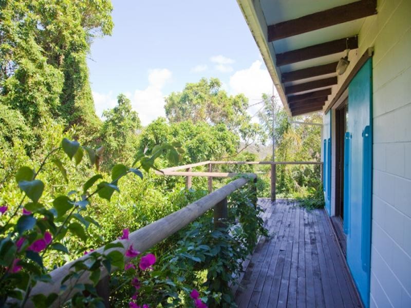 16 Yarrong Road, Point Lookout QLD 4183