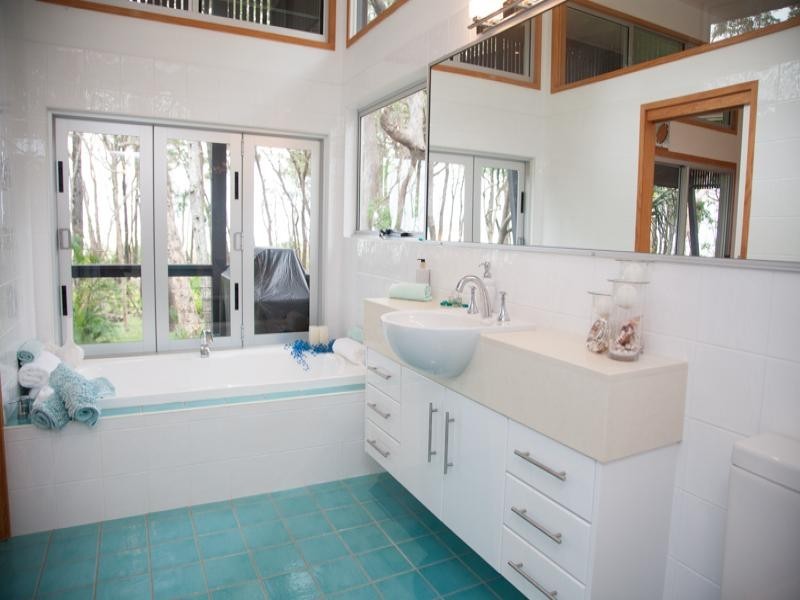 10 Old Ballow Road, Amity Point QLD 4183