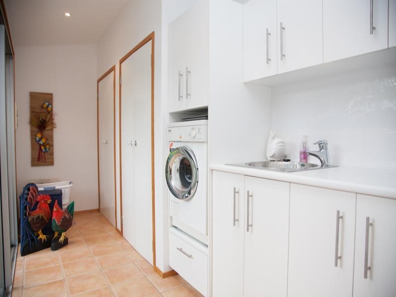 10 Old Ballow Road, Amity Point QLD 4183