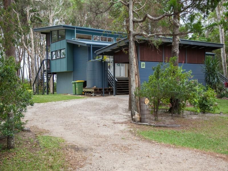 10 Old Ballow Road, Amity Point QLD 4183