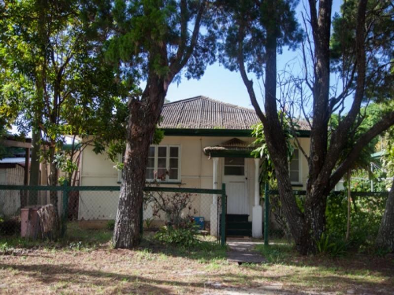 10 Ballow Street, Amity Point QLD 4183