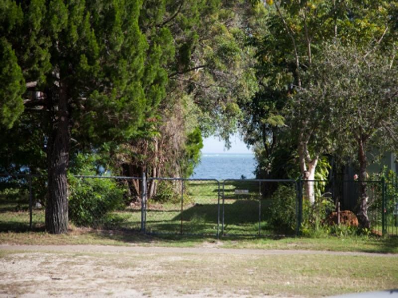 10 Ballow Street, Amity Point QLD 4183