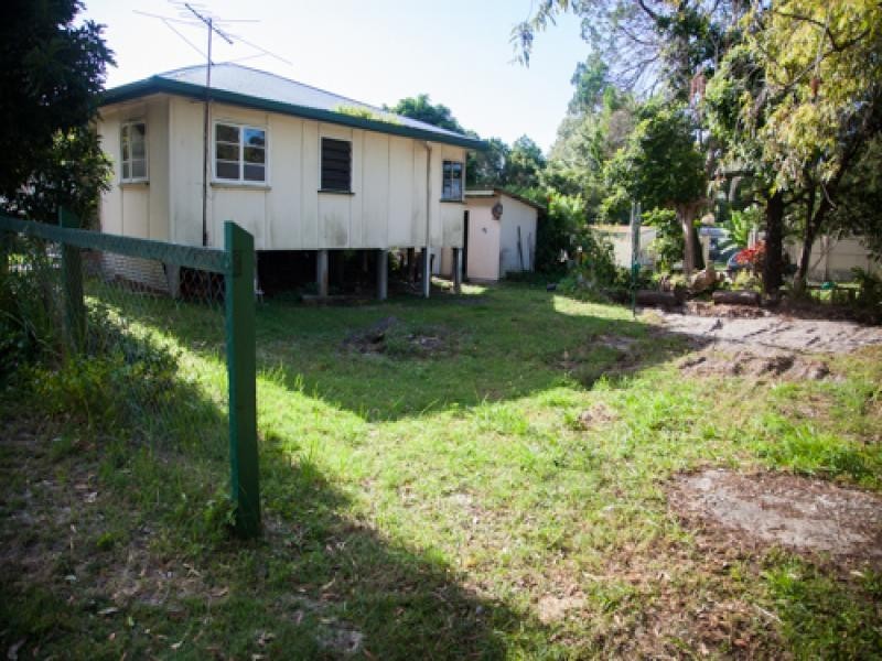 10 Ballow Street, Amity Point QLD 4183