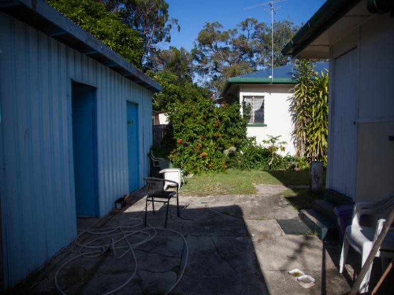 10 Ballow Street, Amity Point QLD 4183