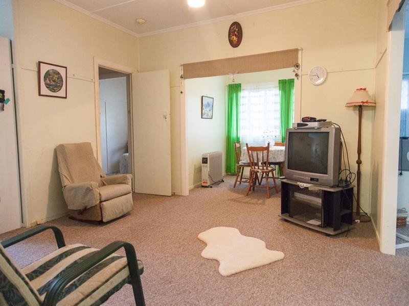 29 Kindara Street, Amity Point QLD 4183