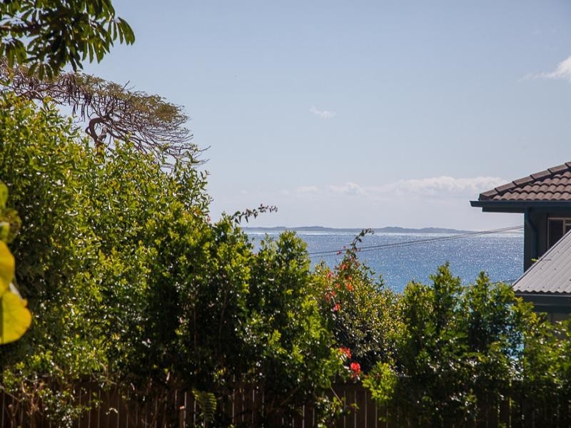 4 Galeen Street, Point Lookout QLD 4183