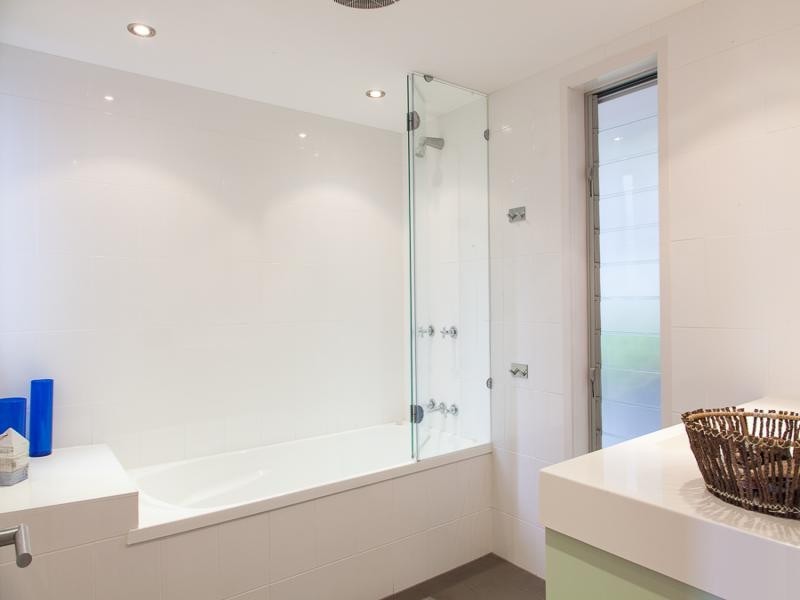 2/86 Tramican Street, Point Lookout QLD 4183