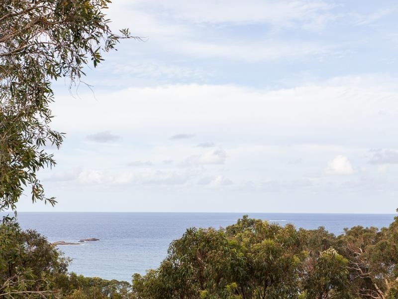 2/86 Tramican Street, Point Lookout QLD 4183