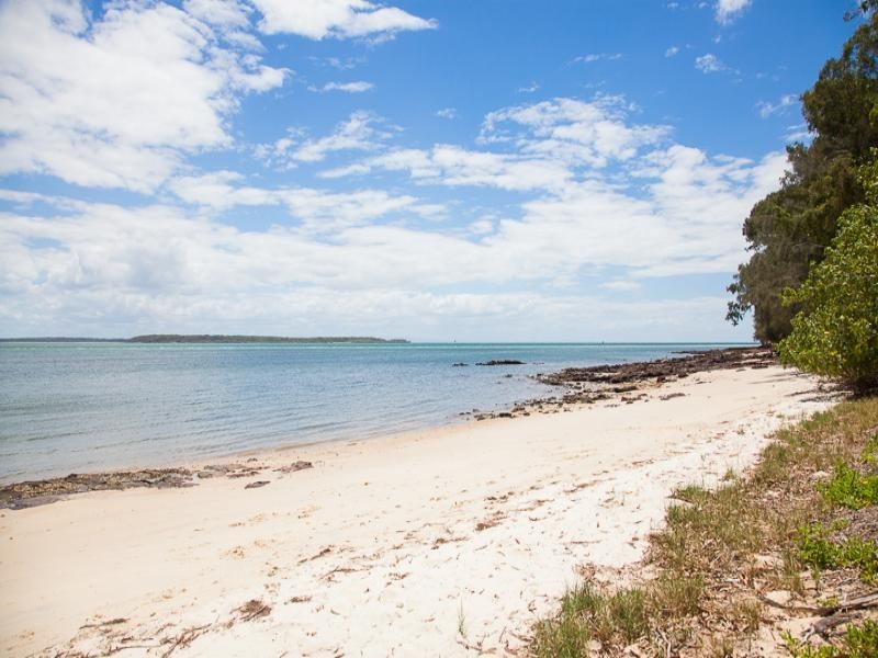 18 Oxley Parade, Dunwich QLD 4183