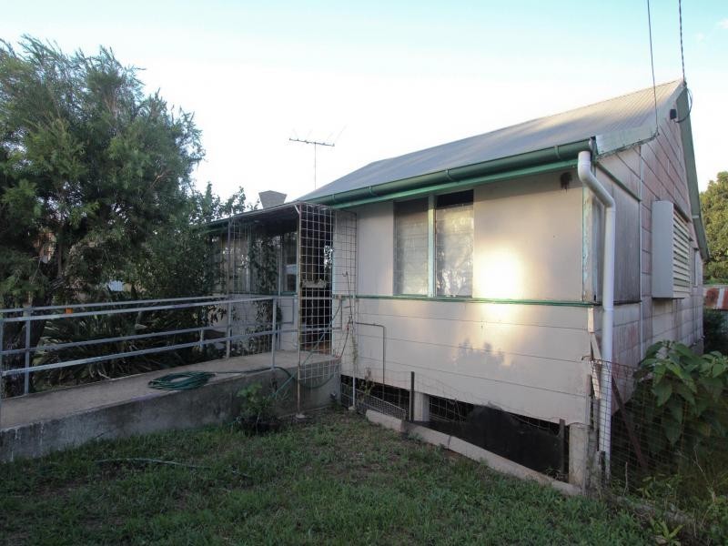 18 Oxley Parade, Dunwich QLD 4183