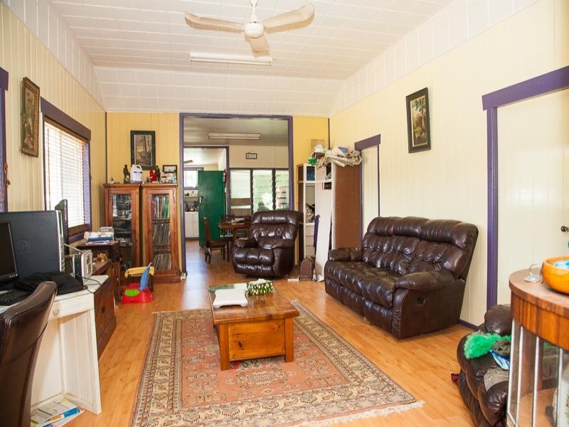 18 Oxley Parade, Dunwich QLD 4183