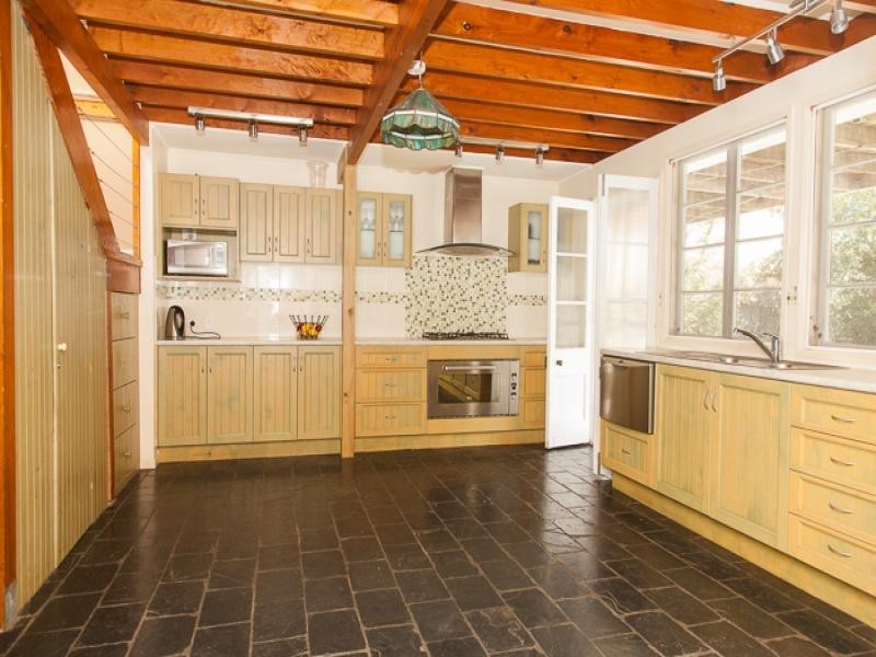 3 Chettle Street, Amity Point QLD 4183