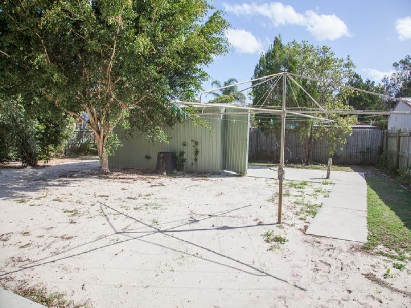 3 Chettle Street, Amity Point QLD 4183