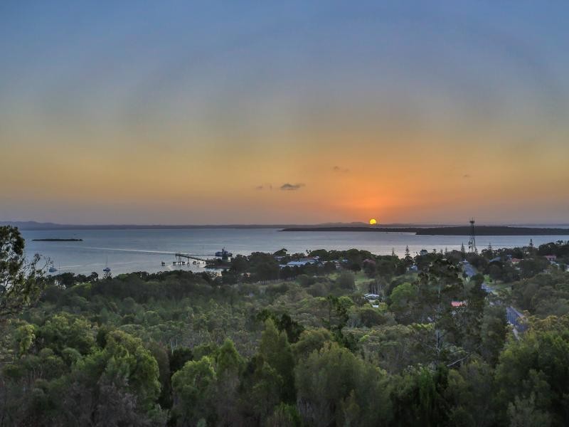43 Rainbow Cres, Dunwich QLD 4183