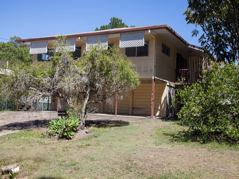 4 Barton, Dunwich QLD 4183
