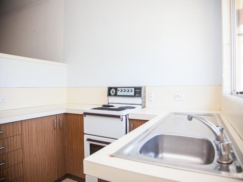 4 Barton, Dunwich QLD 4183