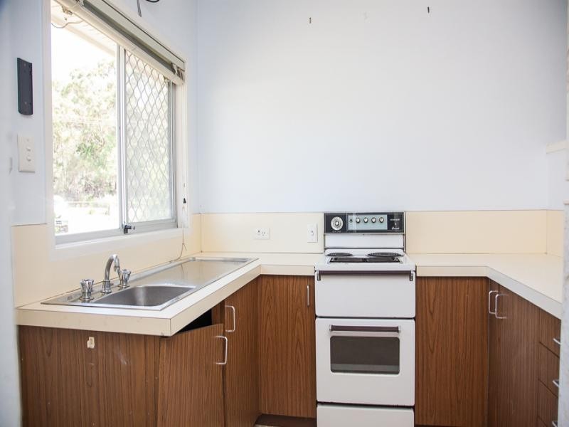 4 Barton, Dunwich QLD 4183