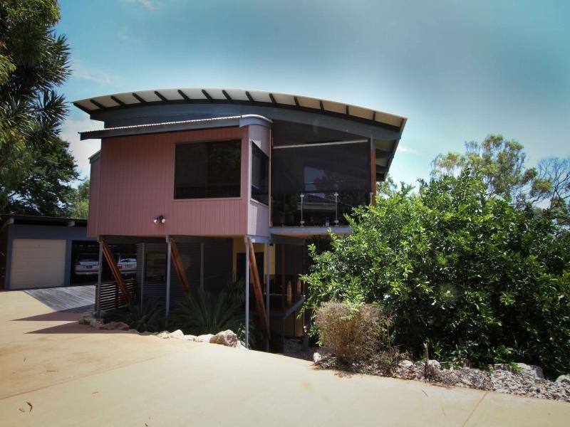 7 Merinda Cres, Point Lookout QLD 4183