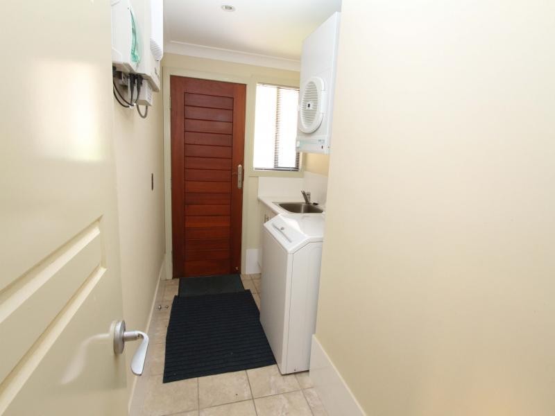 7 Merinda Cres, Point Lookout QLD 4183