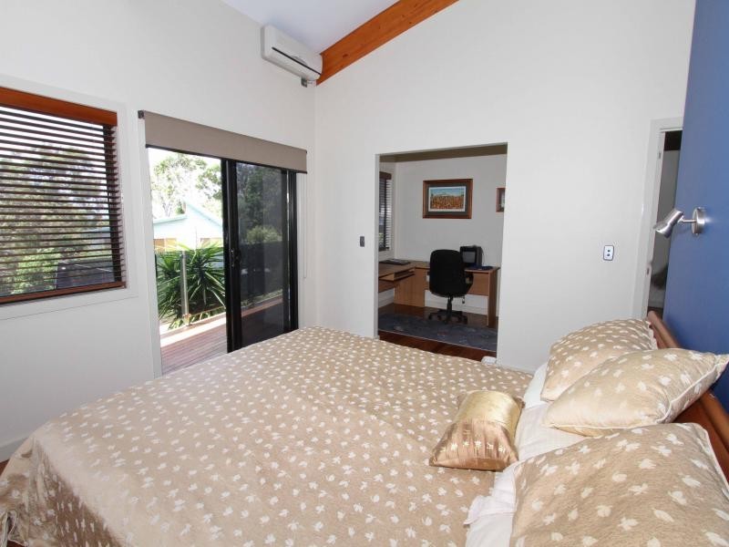 7 Merinda Cres, Point Lookout QLD 4183