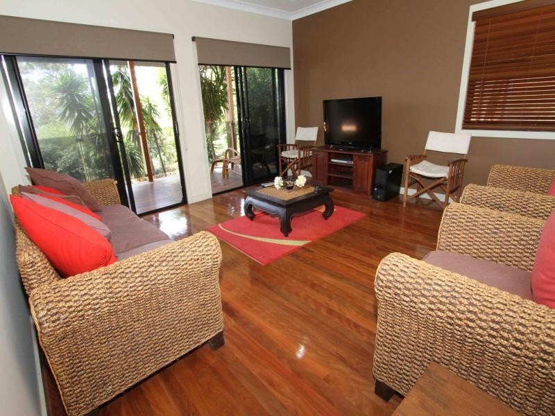 7 Merinda Cres, Point Lookout QLD 4183