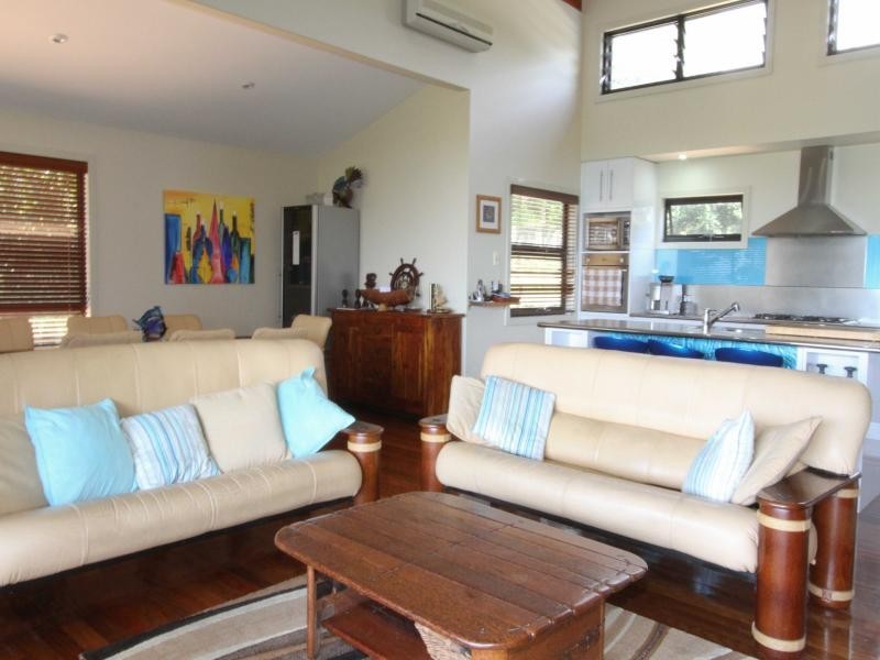 7 Merinda Cres, Point Lookout QLD 4183