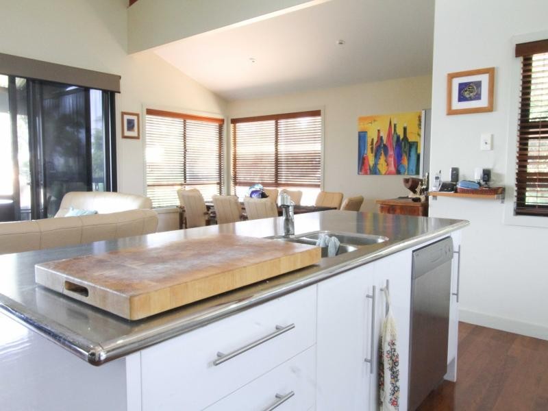 7 Merinda Cres, Point Lookout QLD 4183