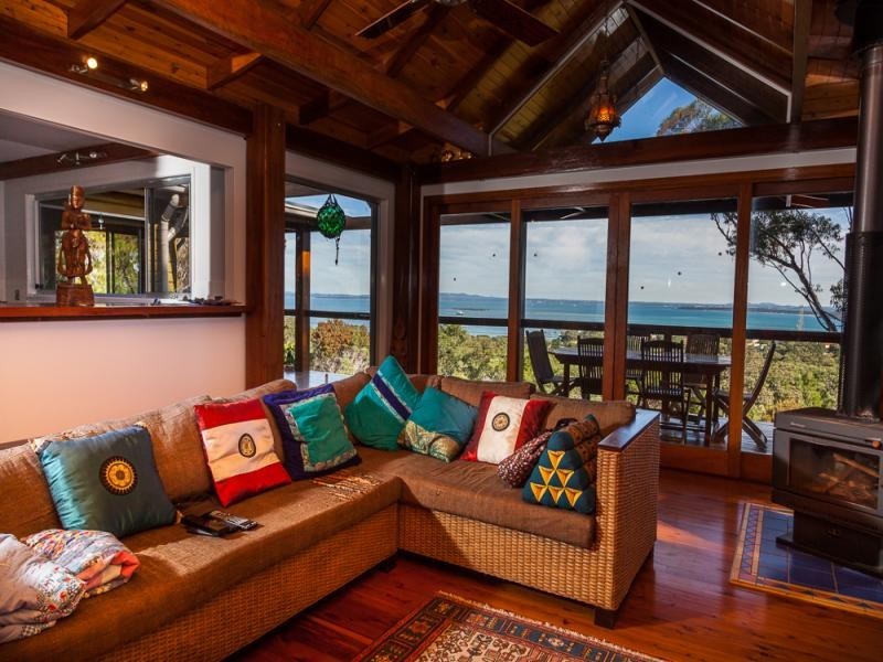 53 Rainbow Crescent, Dunwich QLD 4183