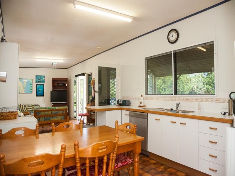 19 Bambara St, Point Lookout QLD 4183