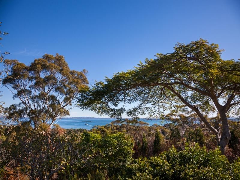 65 Rainbow Crescent, Dunwich QLD 4183
