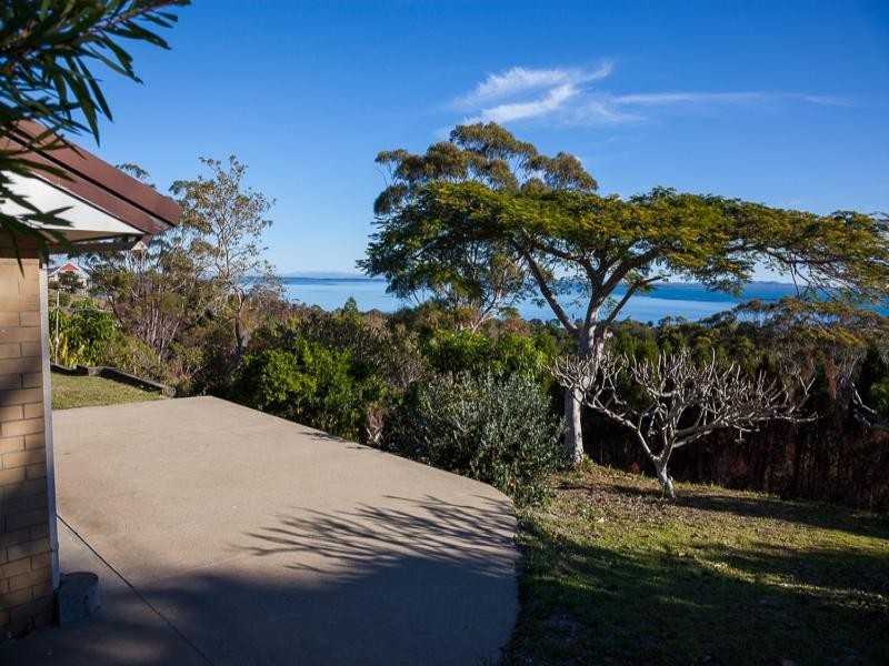 65 Rainbow Crescent, Dunwich QLD 4183