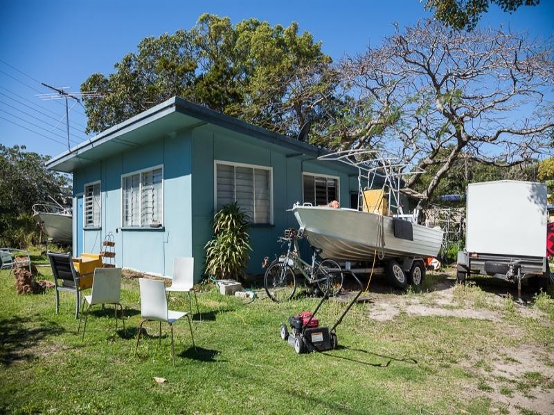 93 Mooloomba Rd, Point Lookout QLD 4183