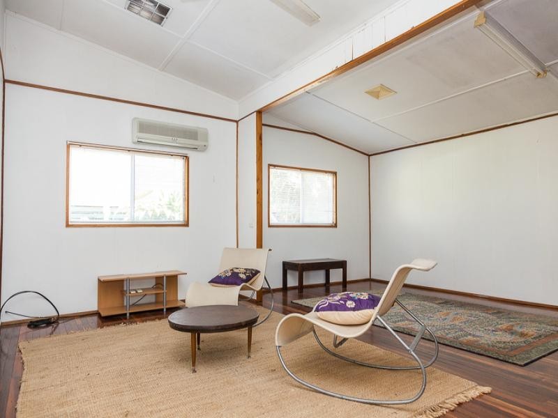 6 Oxley Parade, Dunwich QLD 4183
