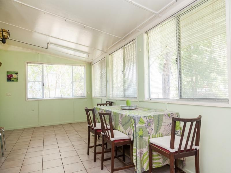 6 Oxley Parade, Dunwich QLD 4183