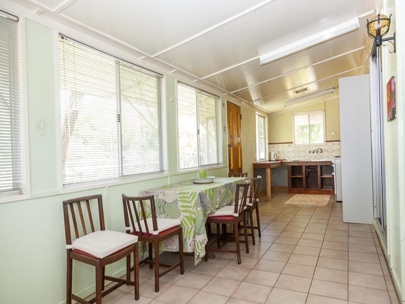 6 Oxley Parade, Dunwich QLD 4183