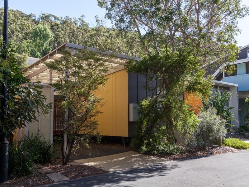 49 Dickson Way, Point Lookout QLD 4183