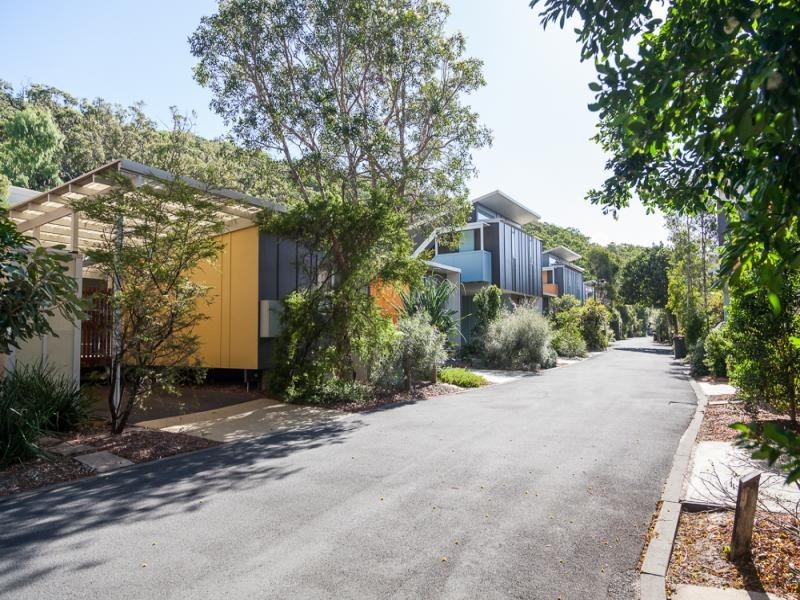 49 Dickson Way, Point Lookout QLD 4183