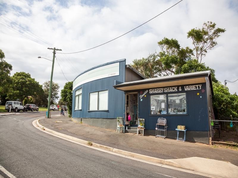 7 STRADBROKE PLACE, Dunwich QLD 4183