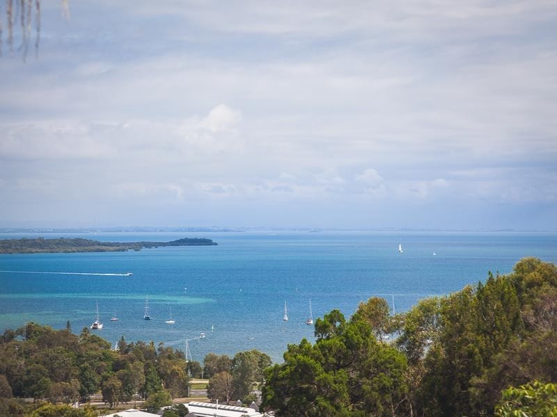 155 Rainbow Crescent, Dunwich QLD 4183