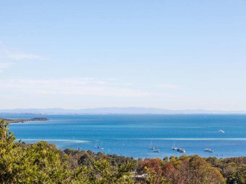 123 Rainbow Crescent, Dunwich QLD 4183