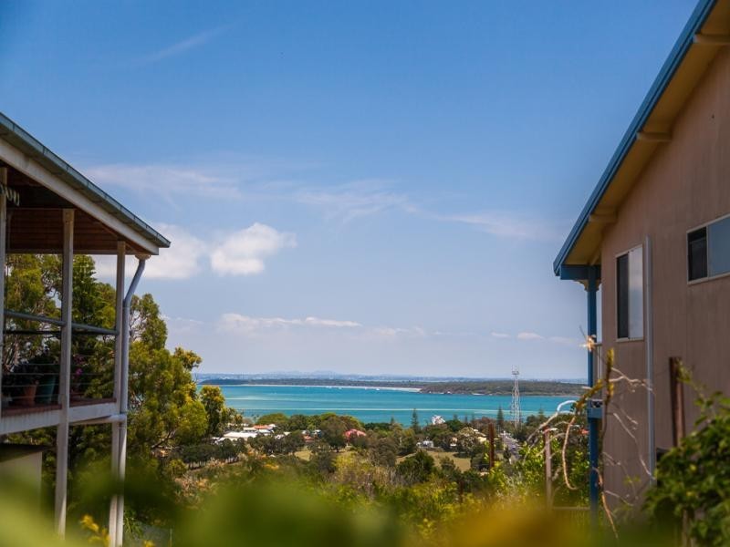 39 Rainbow Crescent, Dunwich QLD 4183