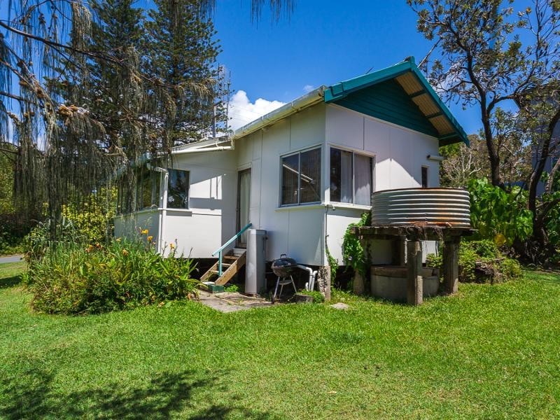 6 MOONGALBA RD, Point Lookout QLD 4183