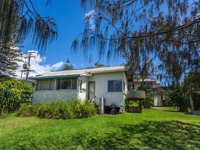 6 MOONGALBA RD, Point Lookout QLD 4183