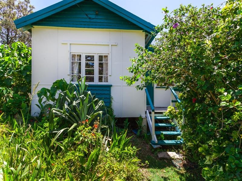 6 MOONGALBA RD, Point Lookout QLD 4183