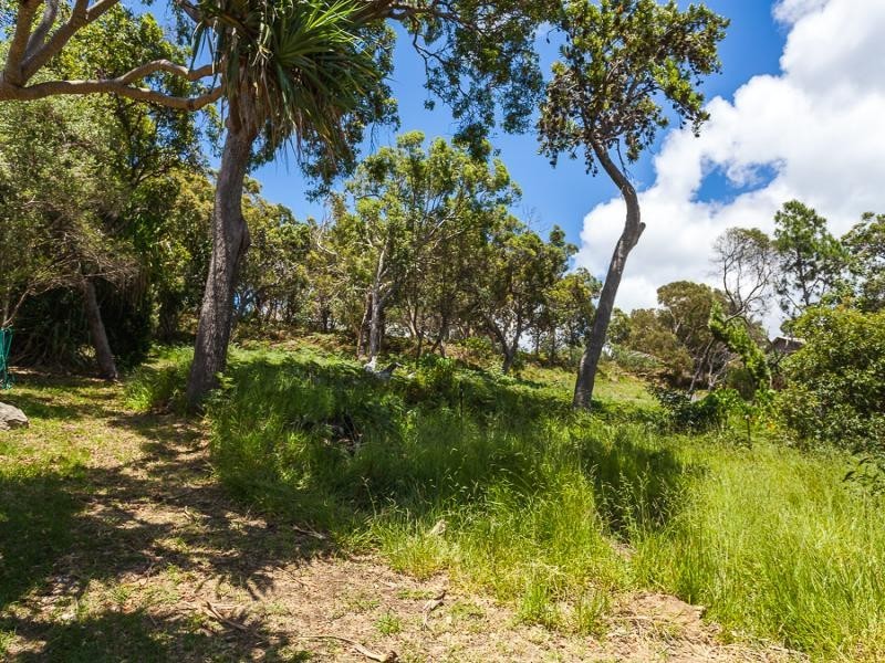 4a Baker Court, Point Lookout QLD 4183
