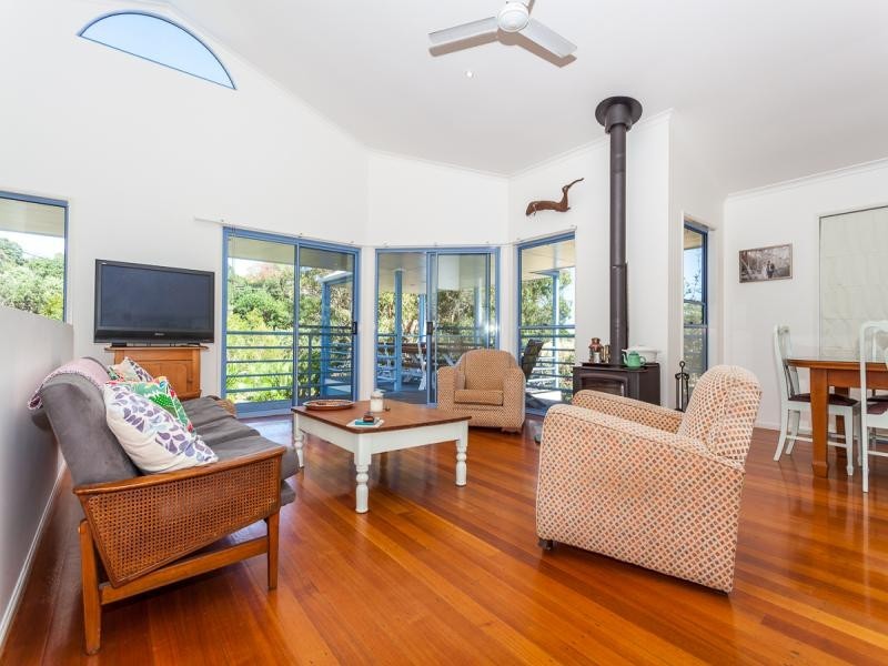 11 Booran Street, Point Lookout QLD 4183