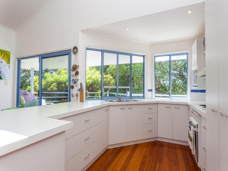 11 Booran Street, Point Lookout QLD 4183